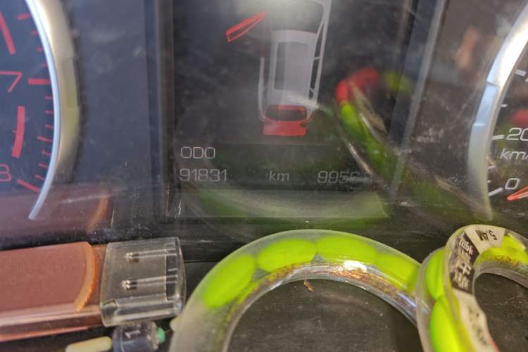 Used Haval H2s 2017 Red Label 1.5T Manual Comfort Model Odometer Close Up