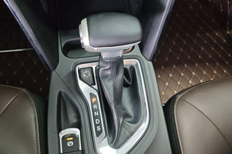 Used GAC Trumpchi GS4 2017 235T Automatic Two-Wheel Drive Luxury Smart Connectivity Version Gear Lever