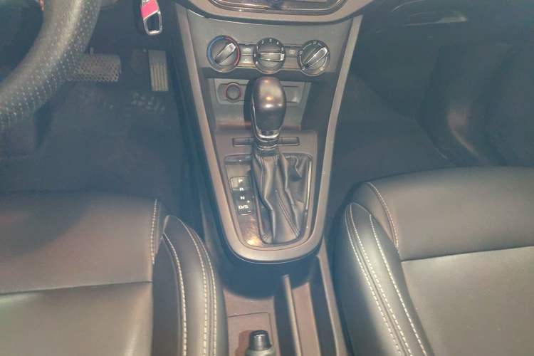 Used MG 3 2017 1.5L Automatic Smart Connect Elite Edition Gear Lever