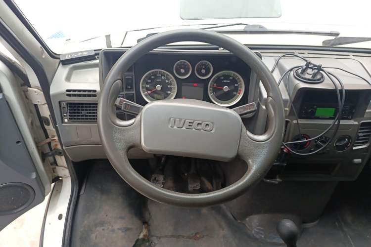 Used Iveco Daily 2014 2.5T-A35 NJ6484ACM47Z4