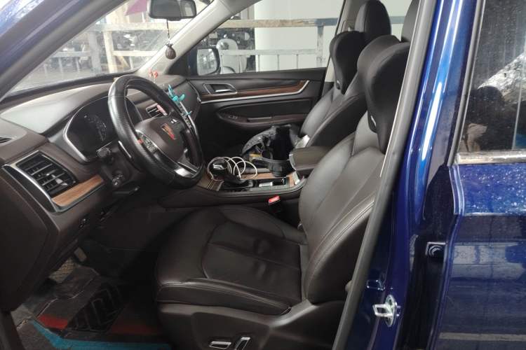 Used Roewe RX8 2018 30T Smart Connectivity Two-Wheel Drive Flagship Edition
