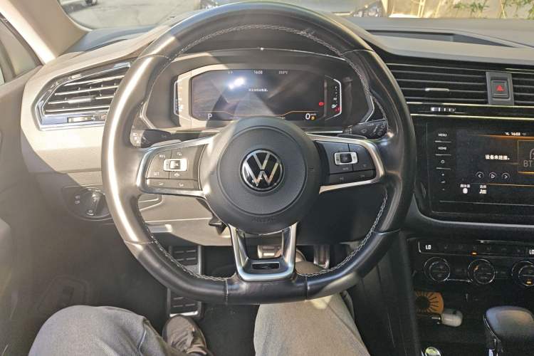 Used Volkswagen Tiguan L 2021 330TSI Automatic Two-Wheel Drive R-Line Flagship Edition
