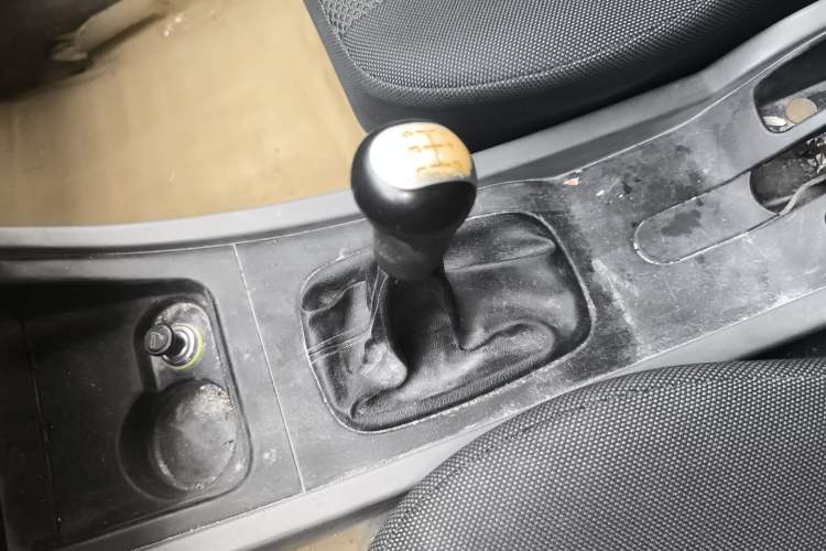 Used FAW Senya S80 2014 1.3L Manual 5-Seater Classic Edition Gear Lever