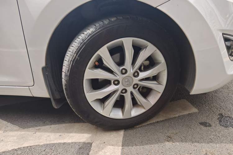 Used Hyundai Elantra (5th Generation / Langdong) 2016 1.6L Automatic Prestige Model Right Front Wheel Hub