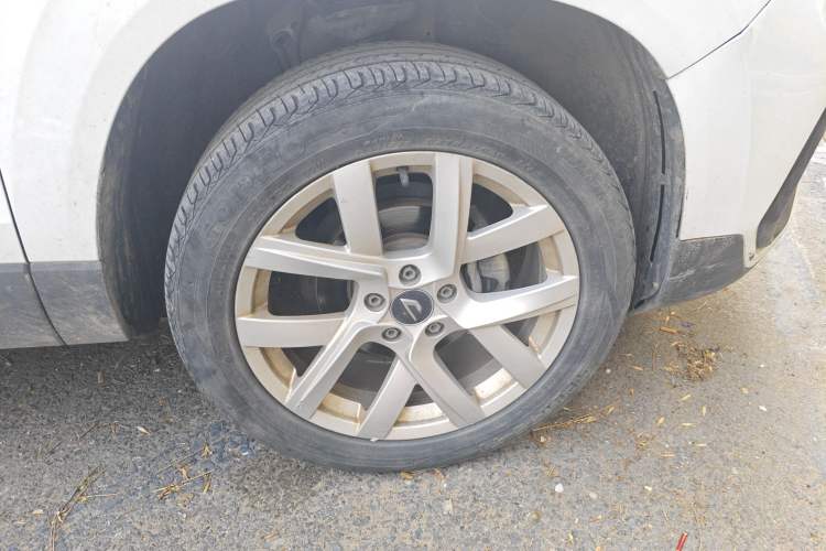 Used Jetta VS5 2022 280TSI Automatic Trend Edition Right Front Wheel Hub