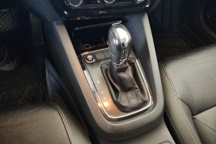 Used Volkswagen Sagitar 2018 1.6L Automatic Comfort Model Gear Lever