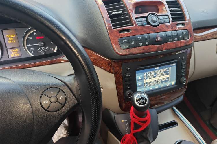 Used Mercedes-Benz Viano 2013 3.5L Haoci version