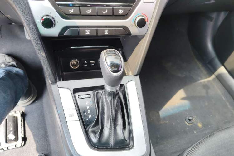 Used Hyundai Elantra (6th Generation / Lingdong) 2016 1.6L Automatic ZhiXuan – Elite Version Gear Lever