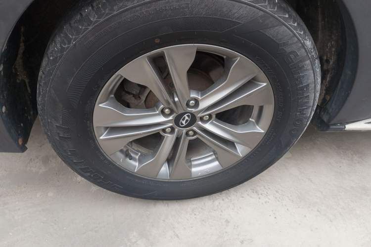 Used Hyundai Santa Fe 2013 Revised Version 2.4L Automatic All-Wheel Drive Smart Type