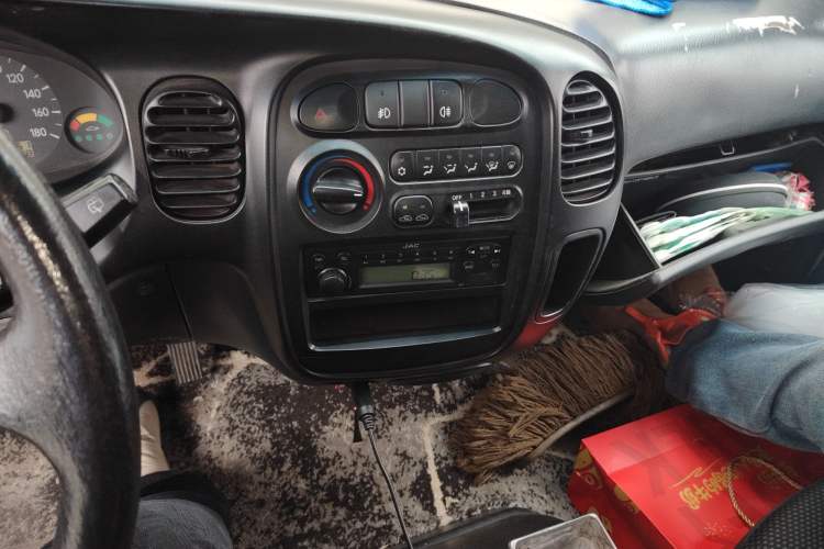 Used JAC Refine 2015 2.0L Shuttle Gasoline Long-Wheelbase Standard Version HFC4GA3-3D