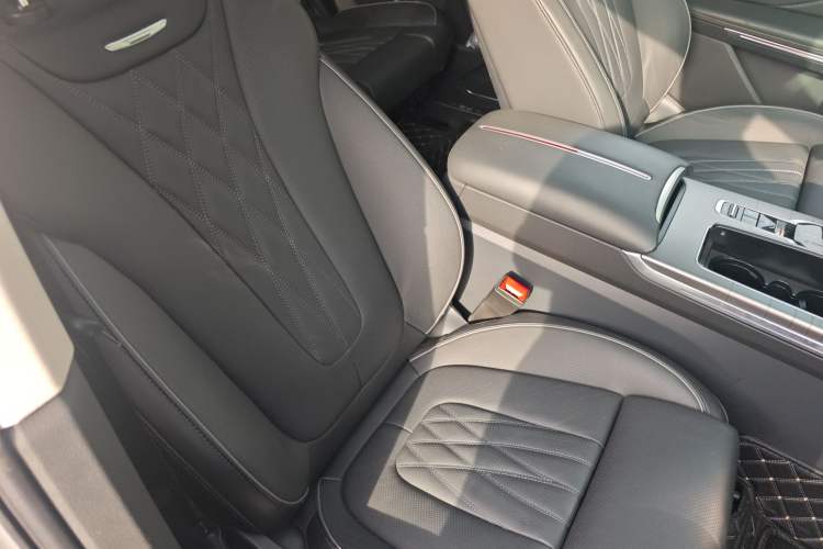 Used Hongqi HS7 PHEV 2024 2.0T PHEV Four-Wheel-Drive Flagship Edition 6 Seats
