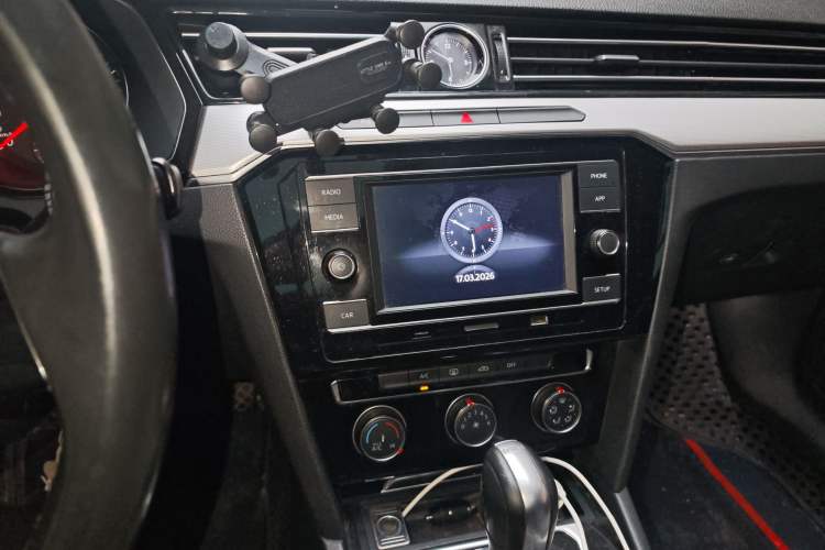 Used Volkswagen Magotan 2017 330TSI DSG Leading Model Audio And AC Panel