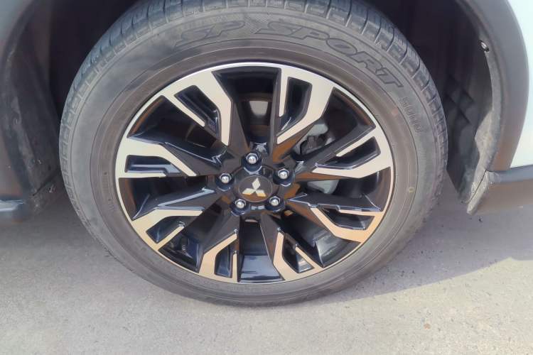 Used Mitsubishi Outlander 2019 2.4L 4x4 Zhi Xiang Edition 5 Seats China VI Standard