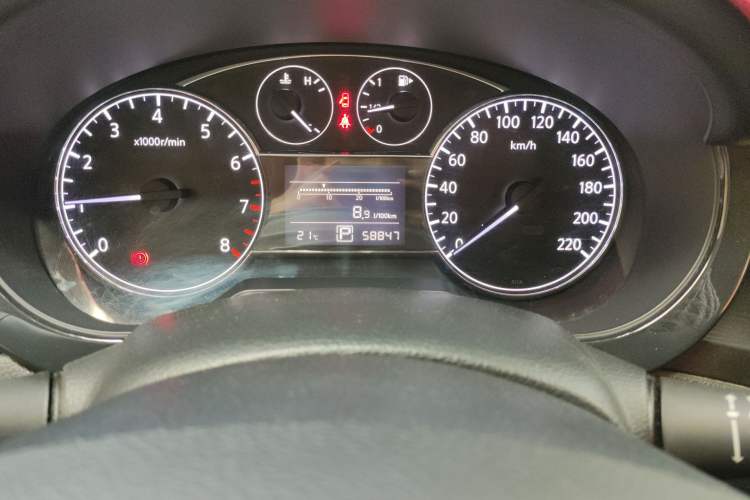 Used Nissan Tiida 2011 1.6L CVT Smart Version Odometer Close Up