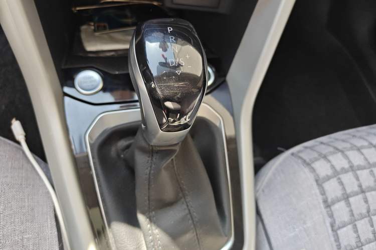 Used Volkswagen T-ROC 2023 280TSI DSG Two-Wheel Drive Time Edition Gear Lever