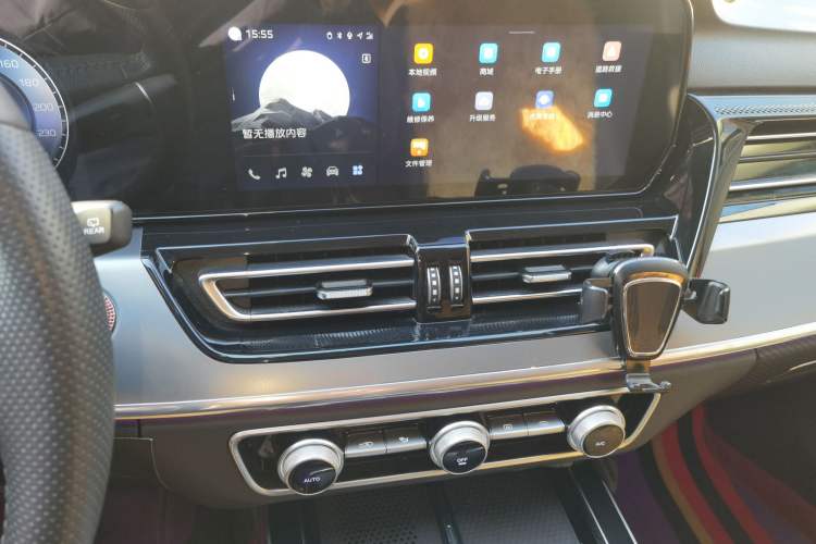 Used Hongqi HS5 2023 2.0T Qixiang Pro Edition Audio And AC Panel