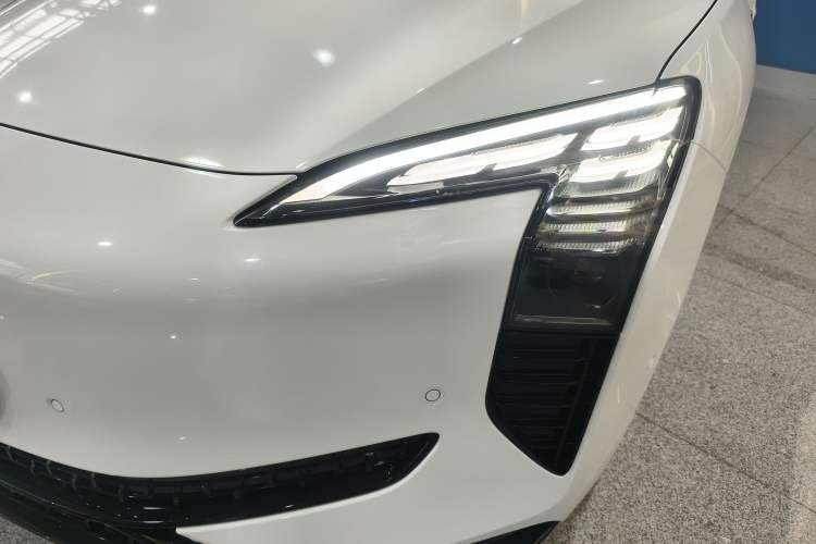 Used Hongqi EH7 2025 600 Smart Selection Edition
