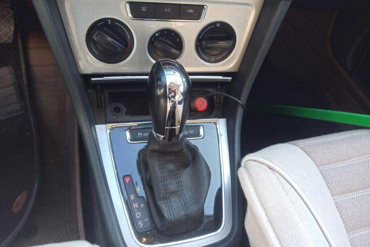 Used Volkswagen Gran Lavida 2013 1.6L Automatic Comfort Model
