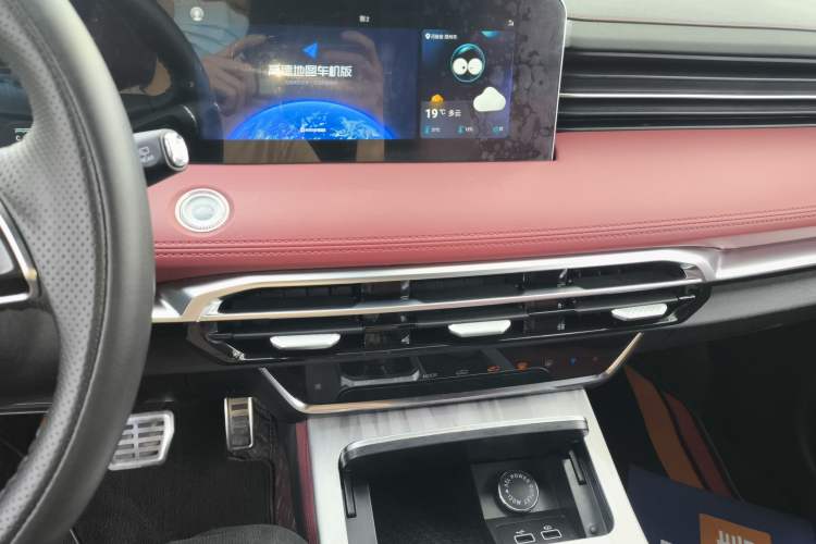 Used JETOUR X70 PLUS 2023 1.5T DCT Brave PLUS 5-Seater Audio And AC Panel