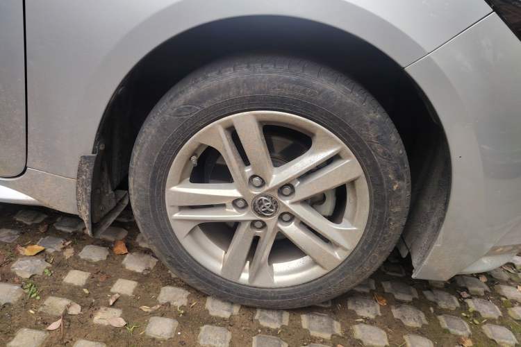 Used Toyota Levin 2021 185T CVT Luxury Edition Right Front Wheel Hub