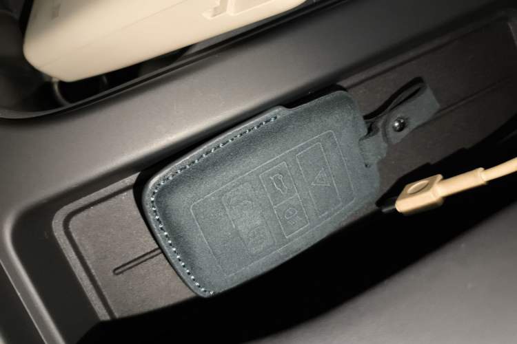 Used Land Rover Defender 2023 Facelift 110 3.0T P400 Dark Edition
