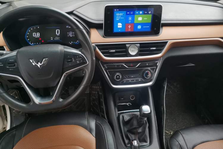 Used Wuling Hongguang S3 2018 1.5L Manual Luxury Model China V Standard Audio And AC Panel