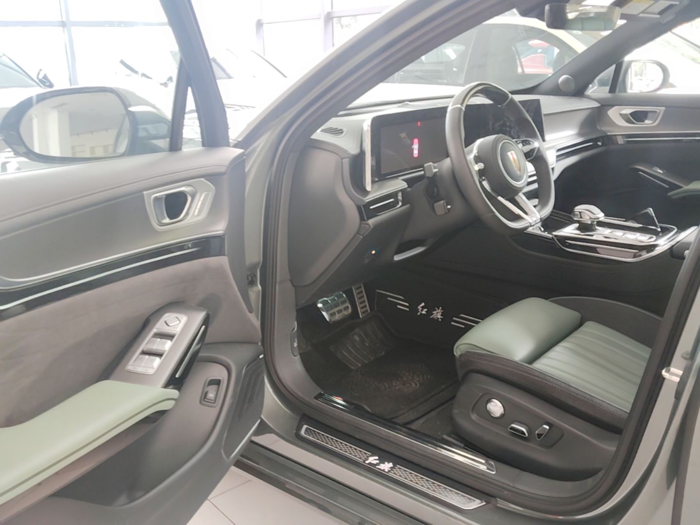 Hongqi H9 2025 2.0T Two-Wheel Drive Flagship Private Enjoyment Fashion Edition 5 Seats — снимка 18