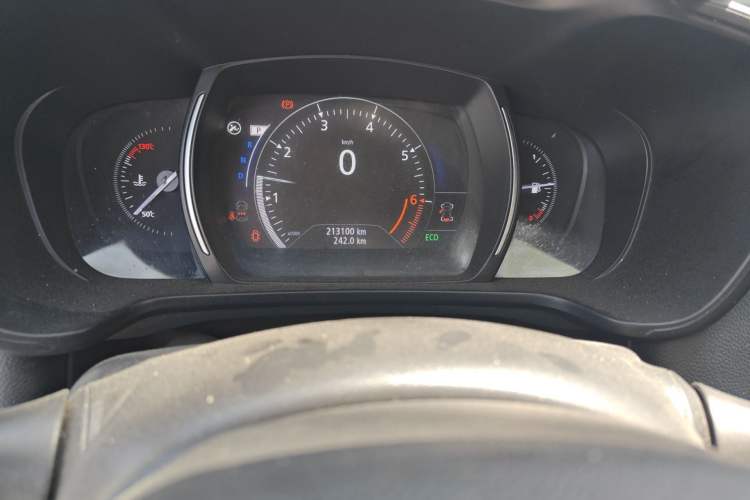 Used Renault Kadjar 2017 2.0L Two-Wheel Drive Comfort Edition Odometer Close Up