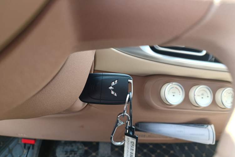 Used Wuling Hongguang MINIEV 2025 Four-Door Version Advanced Edition Vehicle Key