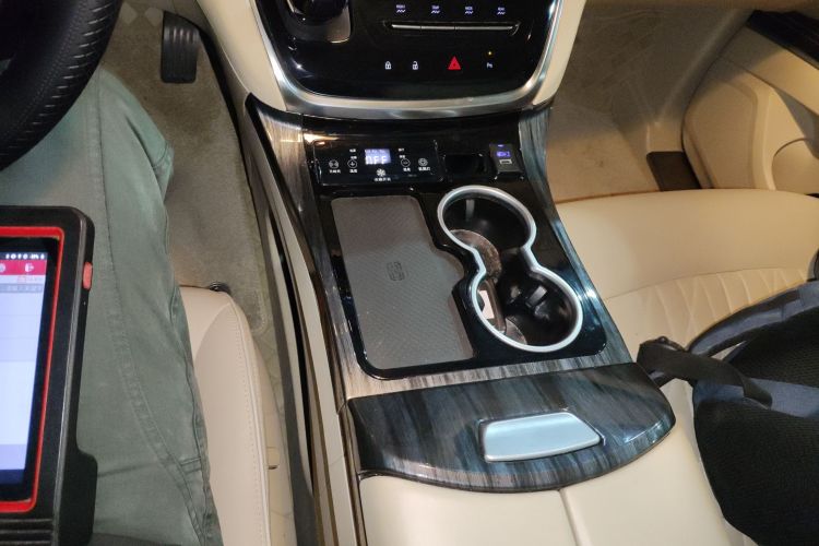 Used Buick GL8 2023 Facelifted Land Cruiser Executive Luxury Version
