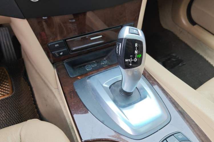 Used BMW 5 Series 2010 530Li Luxury Model Gear Lever