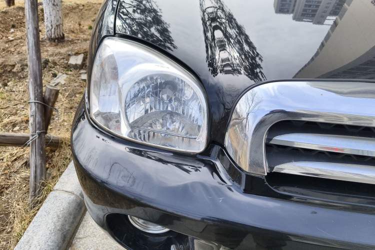 Used Huatai Santa Fe Classic 2015 2.0L Gasoline Manual Transmission Two-Wheel Drive Standard Version Right Front Headlight