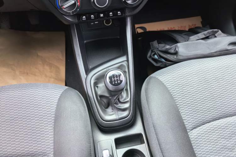 Used Hyundai Verna (older generation) 2017 1.4L Manual Huancai Edition China V Standard Gear Lever