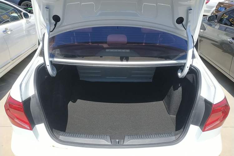 Used Volkswagen Jetta 2019 Dream Edition 1.4L Manual Fashion Version
