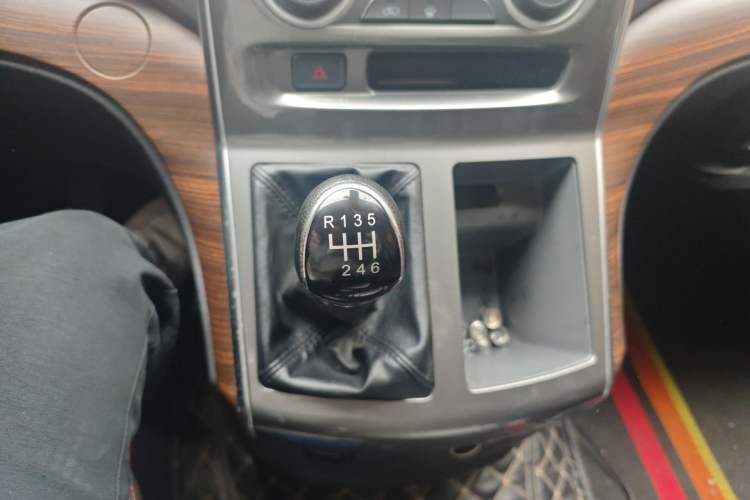 Used FORTHING Lingzhi PLUS 2021 2.0L Manual Standard Version CNG-Powered 9-Seater