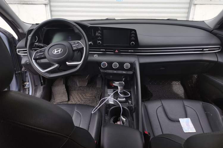 Used Hyundai Elantra 2023 1.5L CVT GLX Elite Edition Center Console