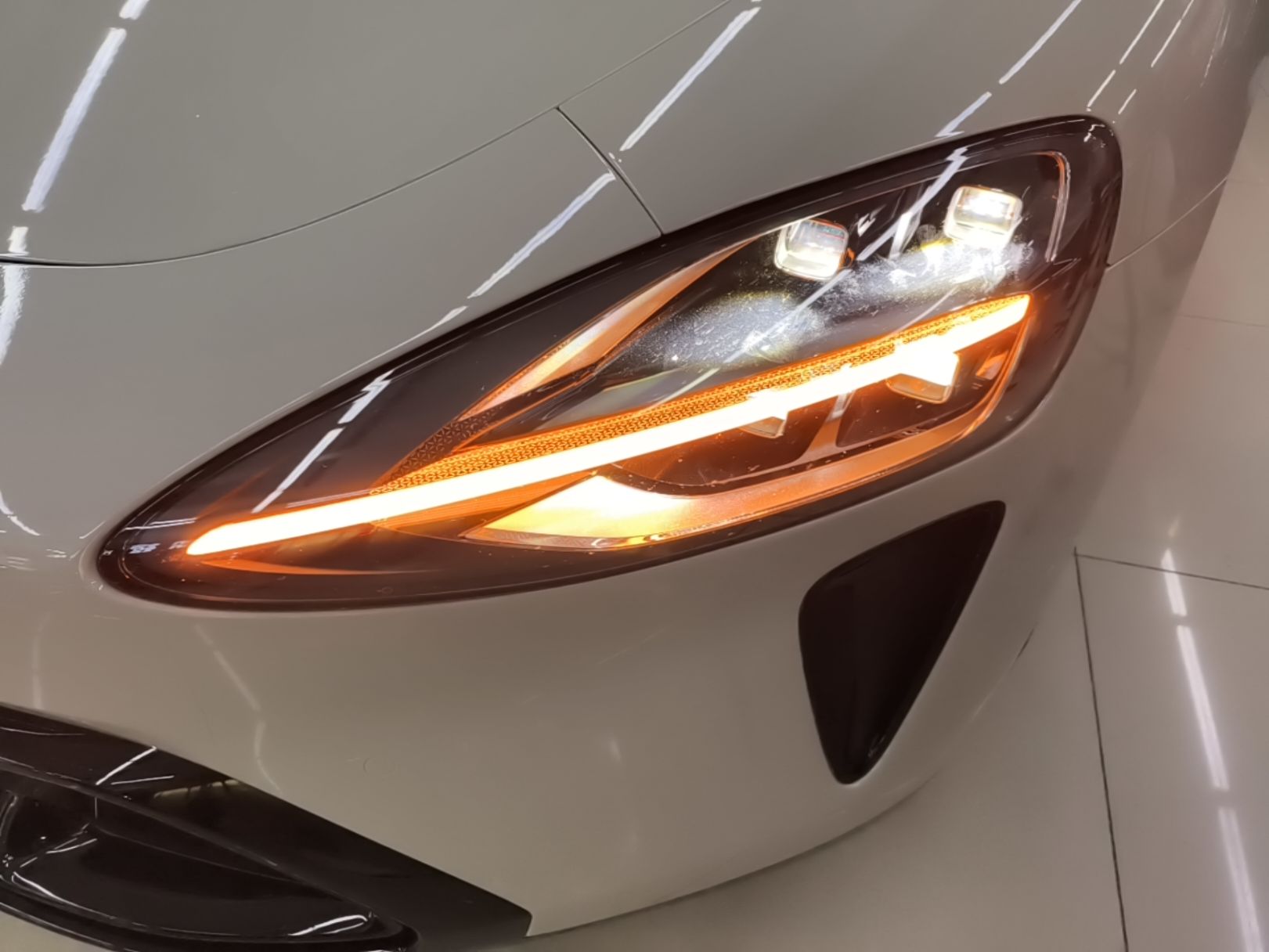 Xiaomi Auto SU7 2024 Rear-Drive Ultra-Long Range Advanced Pro-Level Intelligent Driving Version — снимка 8