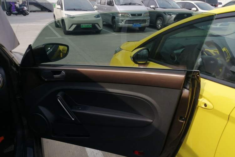 Used Volkswagen Beetle 2013 1.4 TSI Comfort Model
