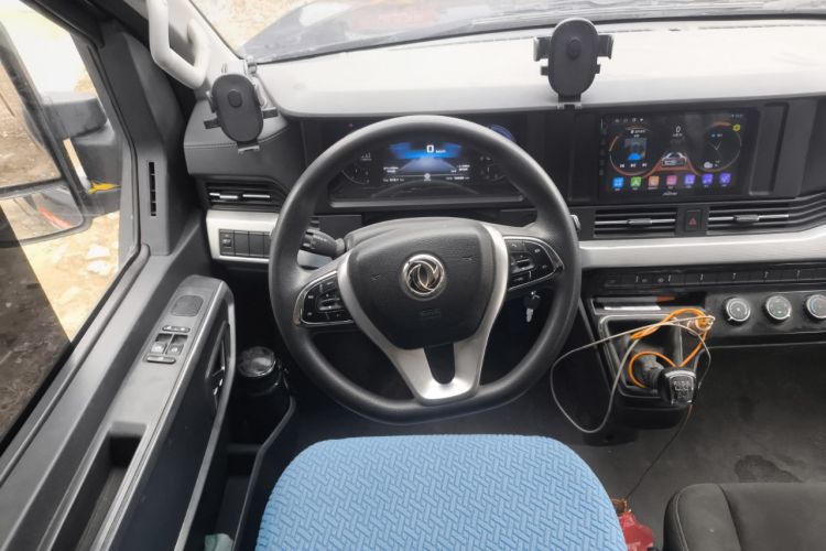 Used Dongfeng Yufeng 2023 V9+ 2.0T Manual Front-Wheel-Drive Multi-Function Mid-Roof Van with 7/8/9 Seats
