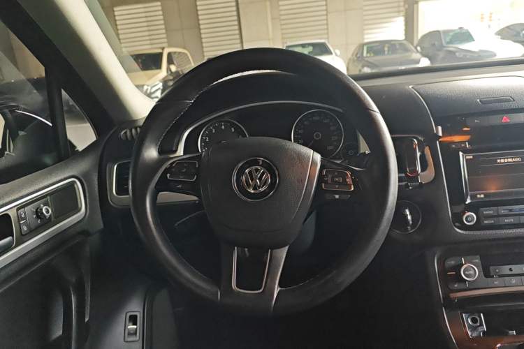 Used Volkswagen Touareg 2014 3.0 TSI New Edition Steering Wheel