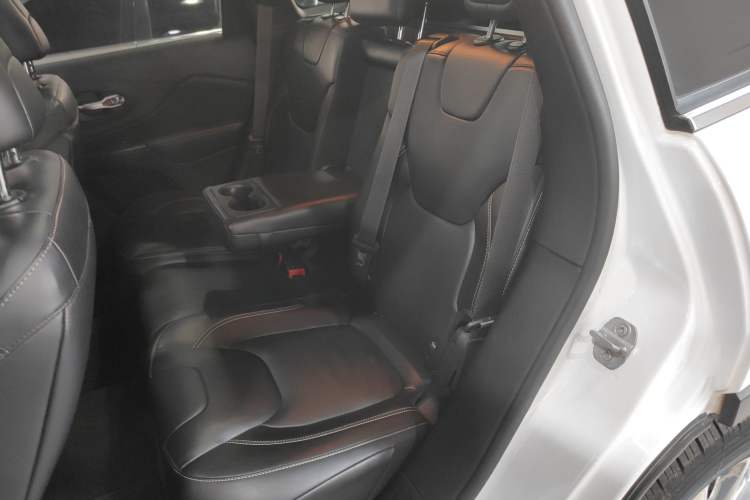 Used Jeep Cherokee 2014 2.4L Luxury Edition
