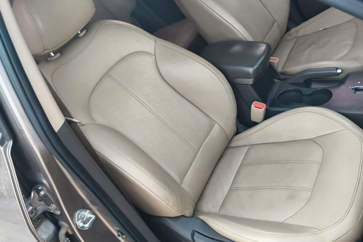 Used Hyundai ix35 2013 2.0L Automatic Two-Wheel Drive Smart GLS China IV Standard Right Front Seat