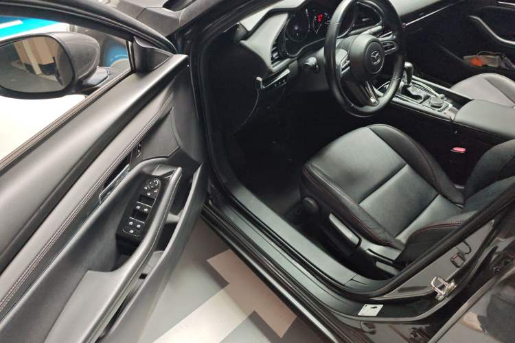 Used Mazda 3 Axela 2020 2.0L Automatic ZhiXuan Edition Driver Seat