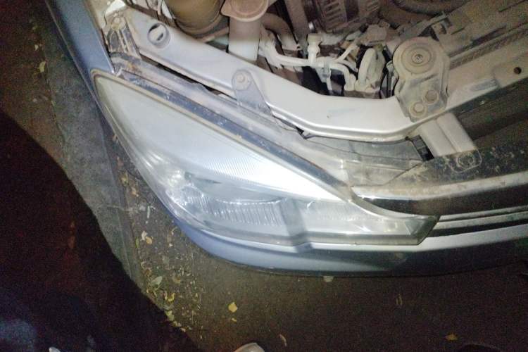 Used Soueast V3 Lingyue 2012 Revised Version 1.5L Manual Luxury Edition
