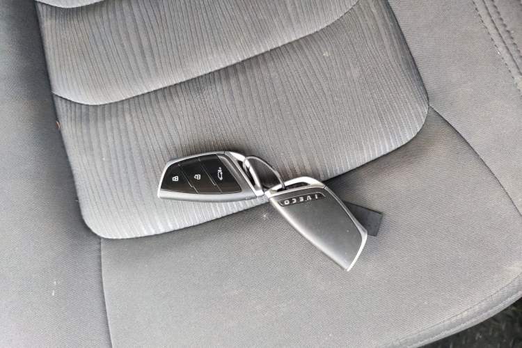 Used Iveco Fidato 2023 C30 Passenger Van 2.0T 93kW Manual Transmission Xingtu Edition Low Roof Vehicle Key