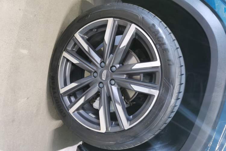 Used Geely Auto Monjaro L 2021 2.0TD DCT EVO Two-Wheel Drive Prestige Version Right Front Wheel Hub