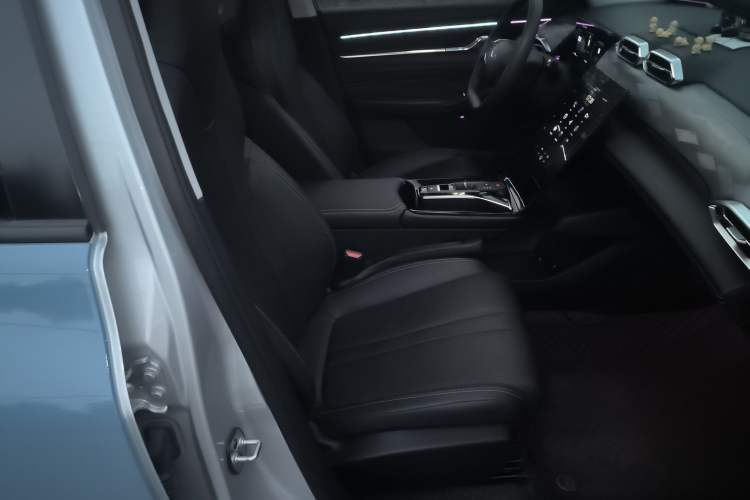 Used Dongfeng Aeolus Mage 2024 Honor Edition 1.5T Fashion Model
