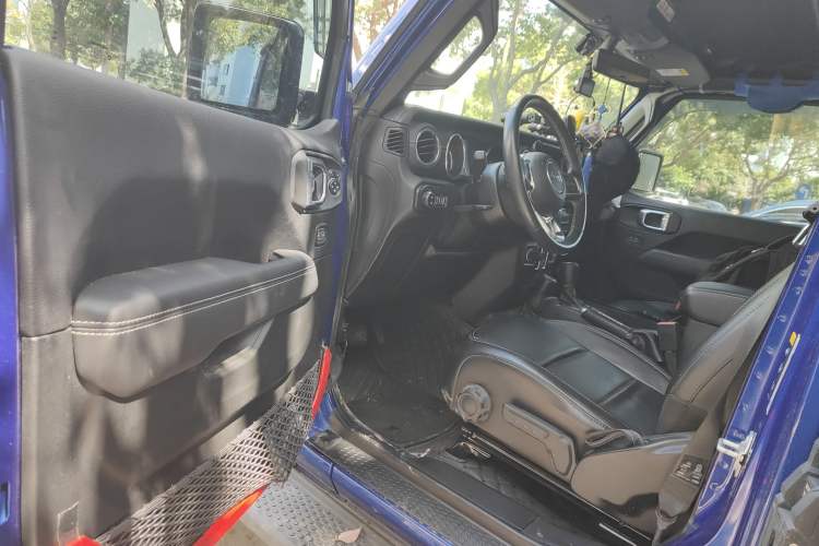 Used Jeep Wrangler 2019 2.0T Sahara Four-Door Version China VI Emission Standard Driver Seat