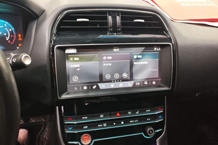 Used Jaguar XEL 2019 2.0T 200 PS Deluxe Edition Audio And AC Panel