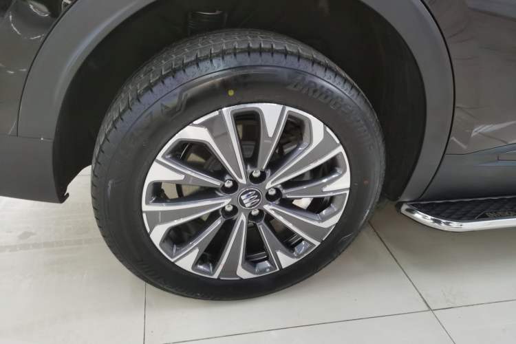 Used Buick Envision 2025 Encore Plus 28T Two-Wheel-Drive Platinum Edition Exterior 5